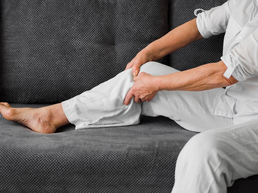 Common Causes of Inner Knee Pain When Sleeping